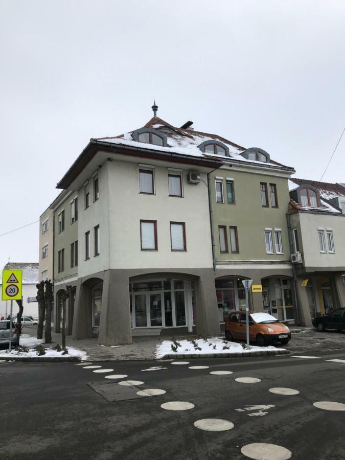 Gabor Pal 1 Apartman 2 Szoba Dunafoldvar Eksteriør billede